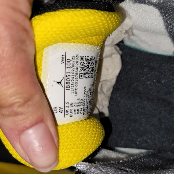 Air Jordan 4 RM BG PRM Size 4y (Which Is Same As 6womens) - Picture 3 of 10